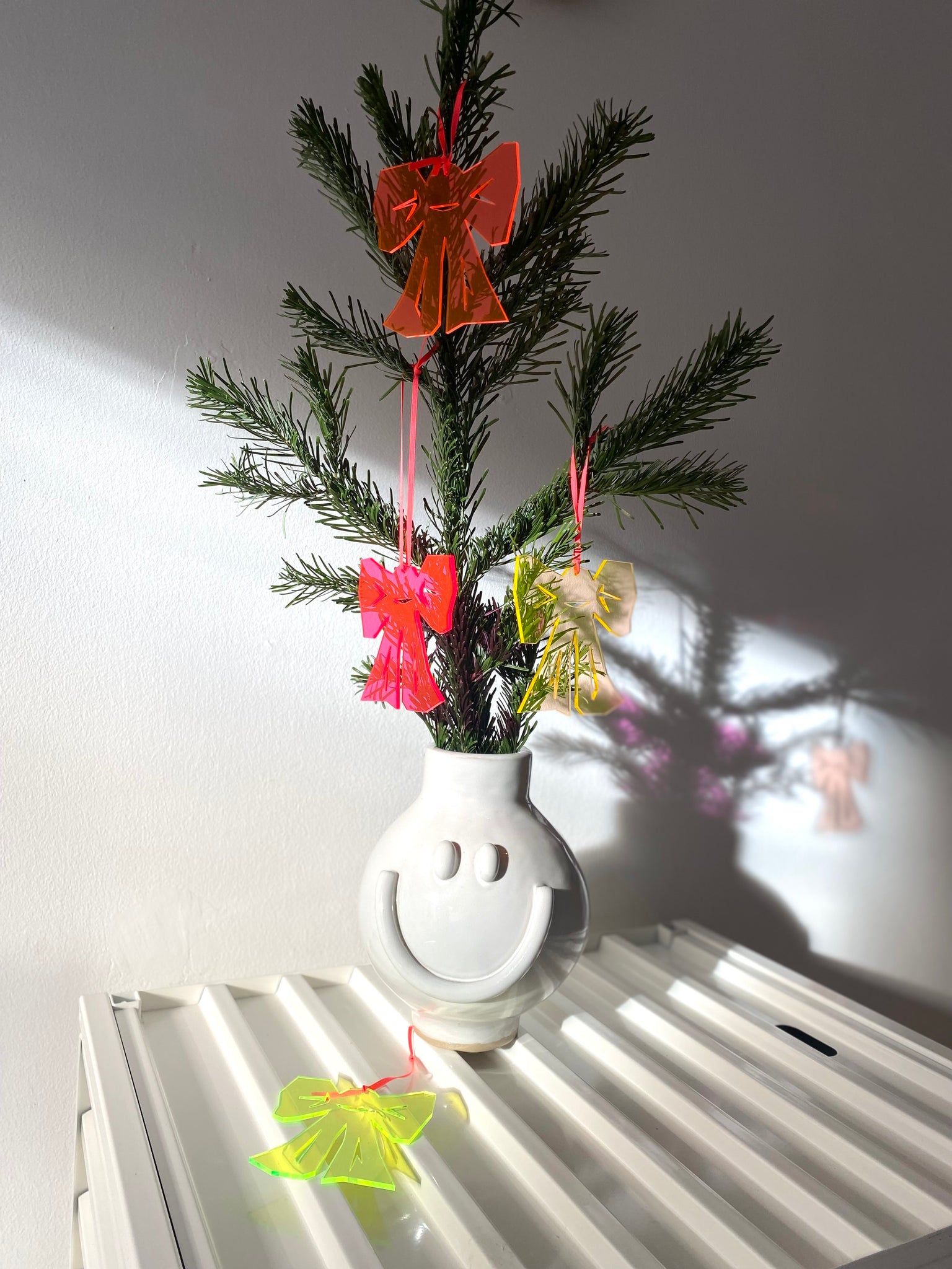 Weihnachtsbaumschmuck Neon Schleifen