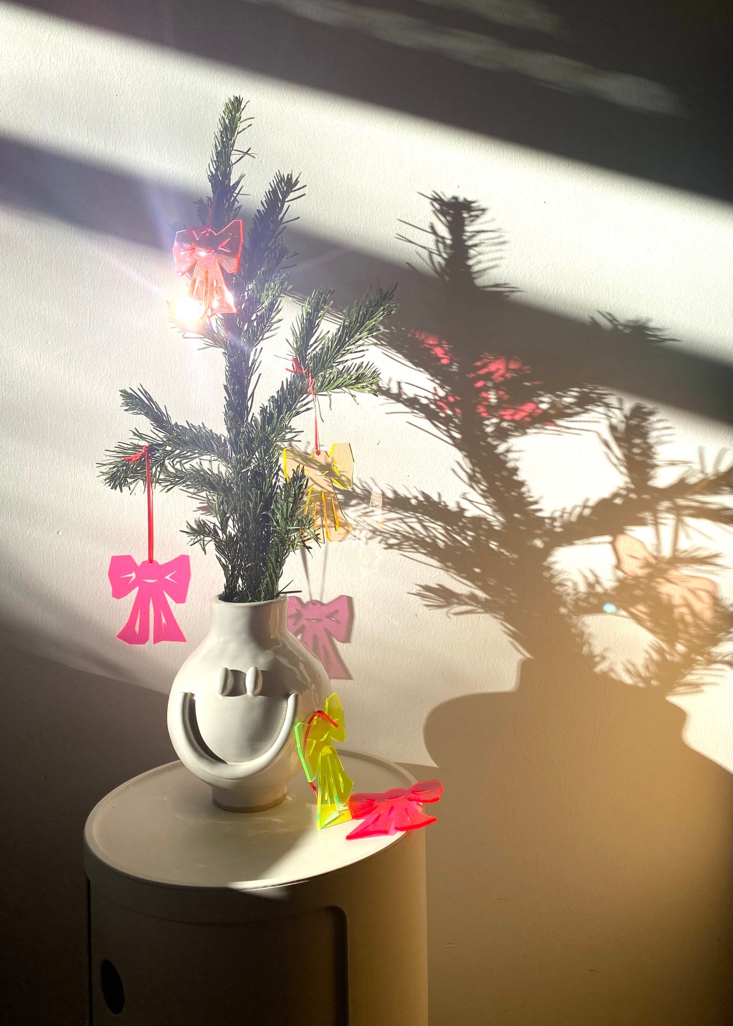 weihnachtsdeko schleifen neon weihnachtsbaum