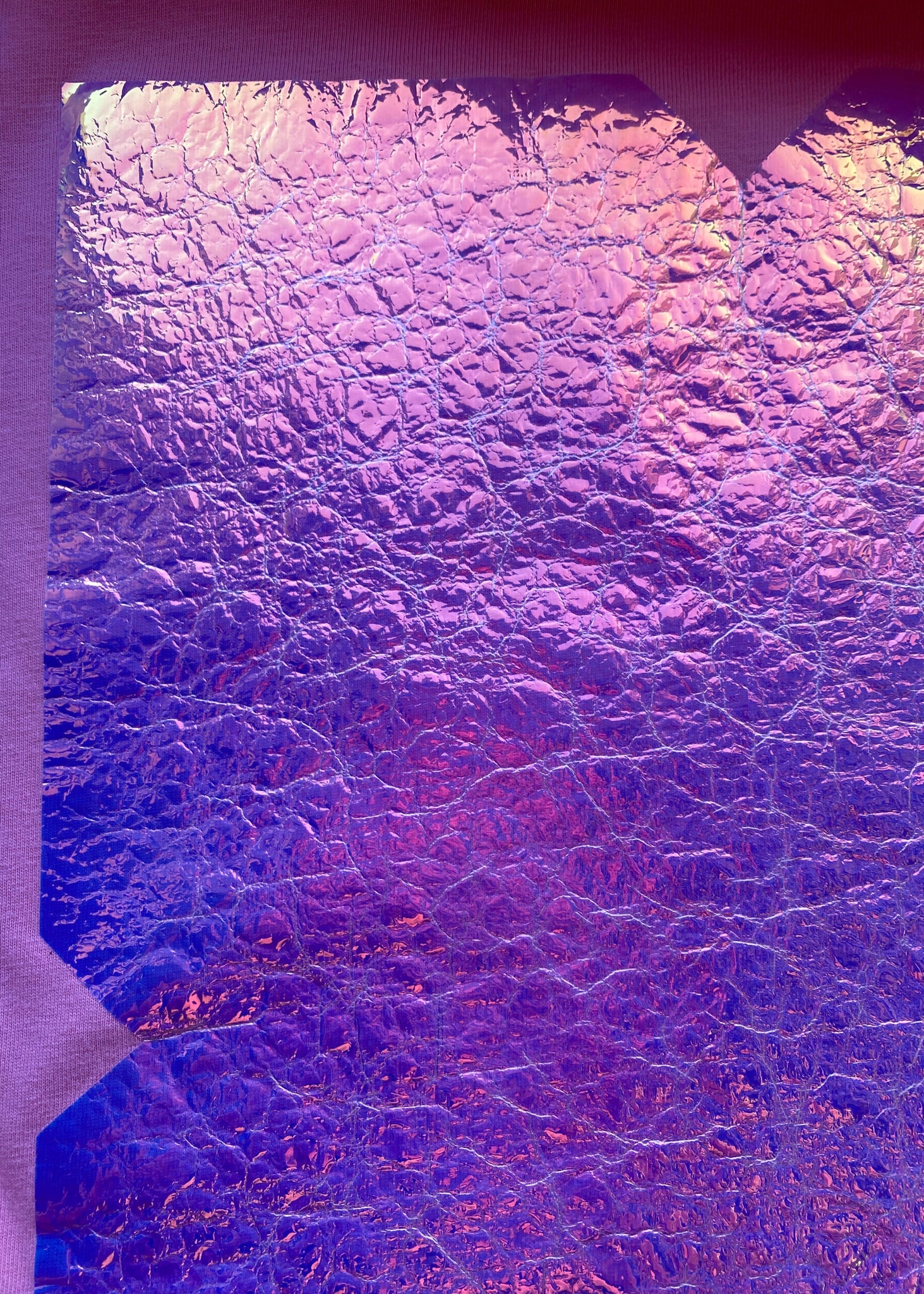 holografischer folienprint auf fair fashion aus organic cotton - Geschenkidee