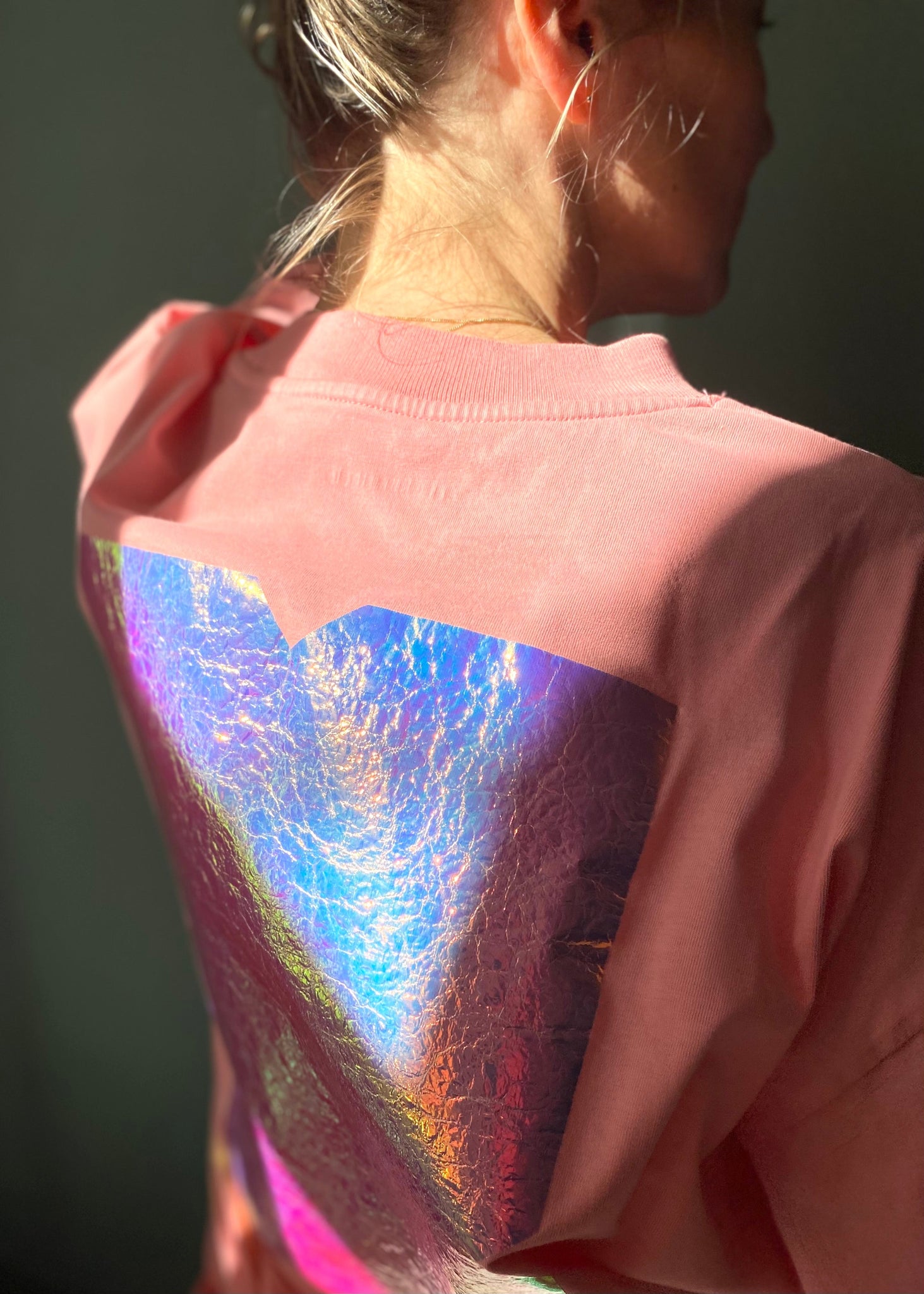 holografischer Druck - dein Wunschbuchstabe auf unserer Fair Fashion